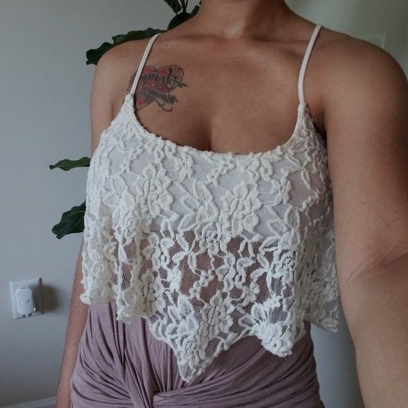 COPY - 🌴Material Girl Floral Lace Crop Top Cami🌴 - Picture 4 of 8